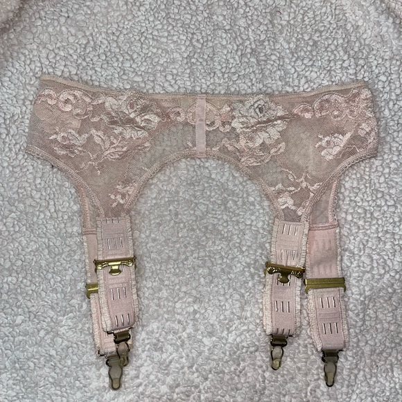 COPY - Victoria’s Secret Garter Belt Size:M/L - Picture 1 of 6